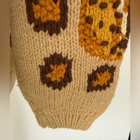 Cardigan Bay Vintage Hand Knitted Animal Themed Buttoned Down Sweater - Size M. - Picture 8 of 11